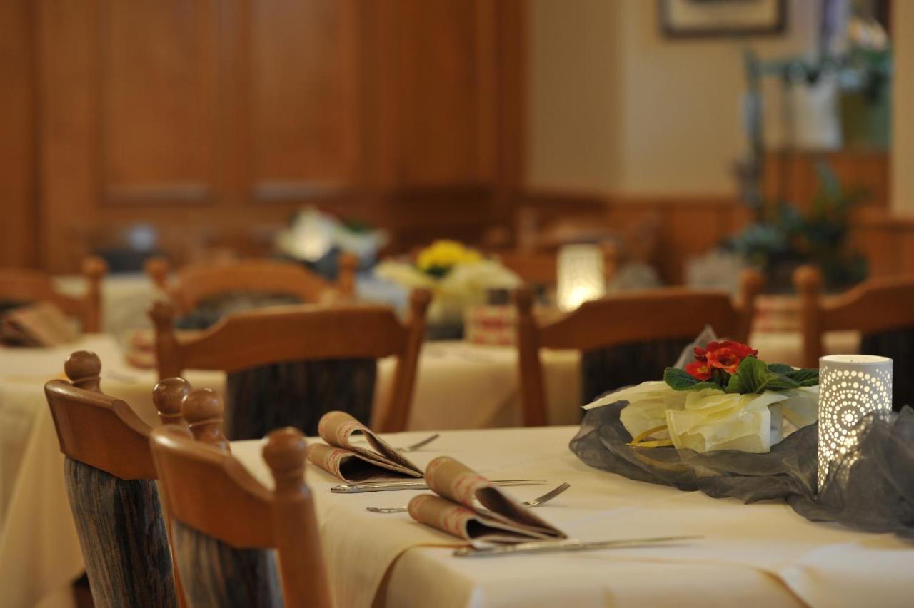 Hotel-Restaurant Ehses Цельтінґен-Рахтіґ Екстер'єр фото