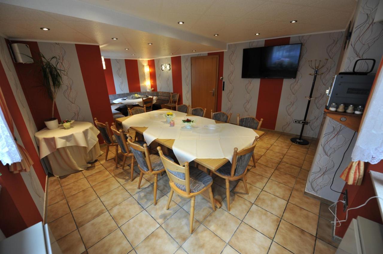 Hotel-Restaurant Ehses Цельтінґен-Рахтіґ Екстер'єр фото