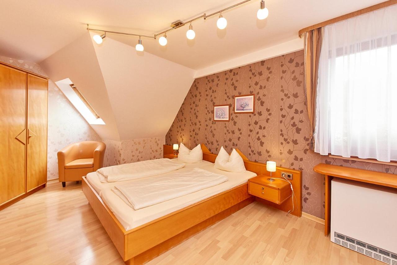 Hotel-Restaurant Ehses Цельтінґен-Рахтіґ Екстер'єр фото