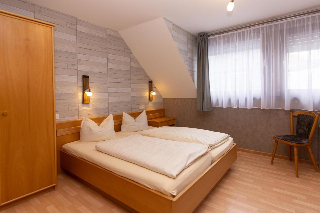 Hotel-Restaurant Ehses Цельтінґен-Рахтіґ Екстер'єр фото