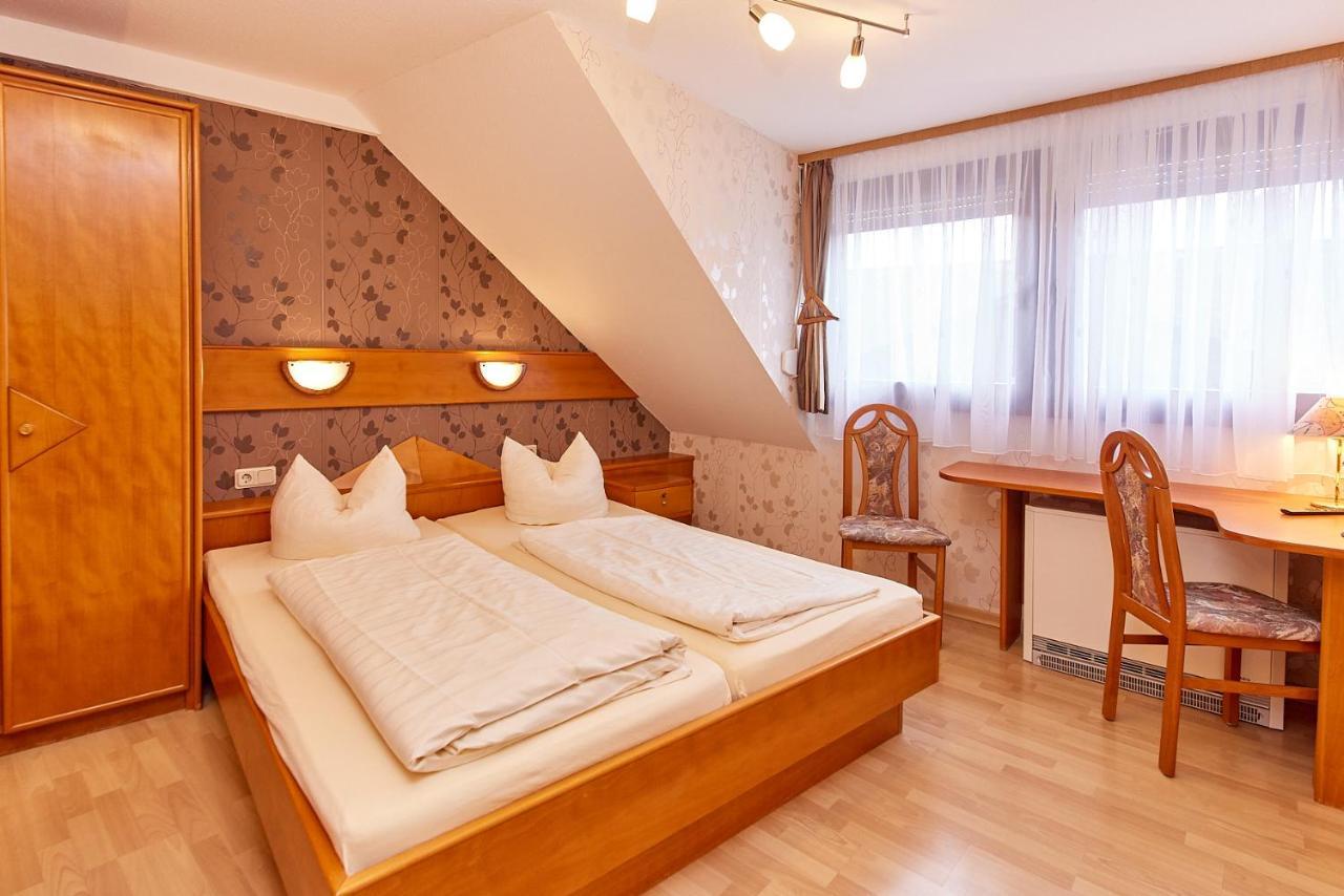 Hotel-Restaurant Ehses Цельтінґен-Рахтіґ Екстер'єр фото