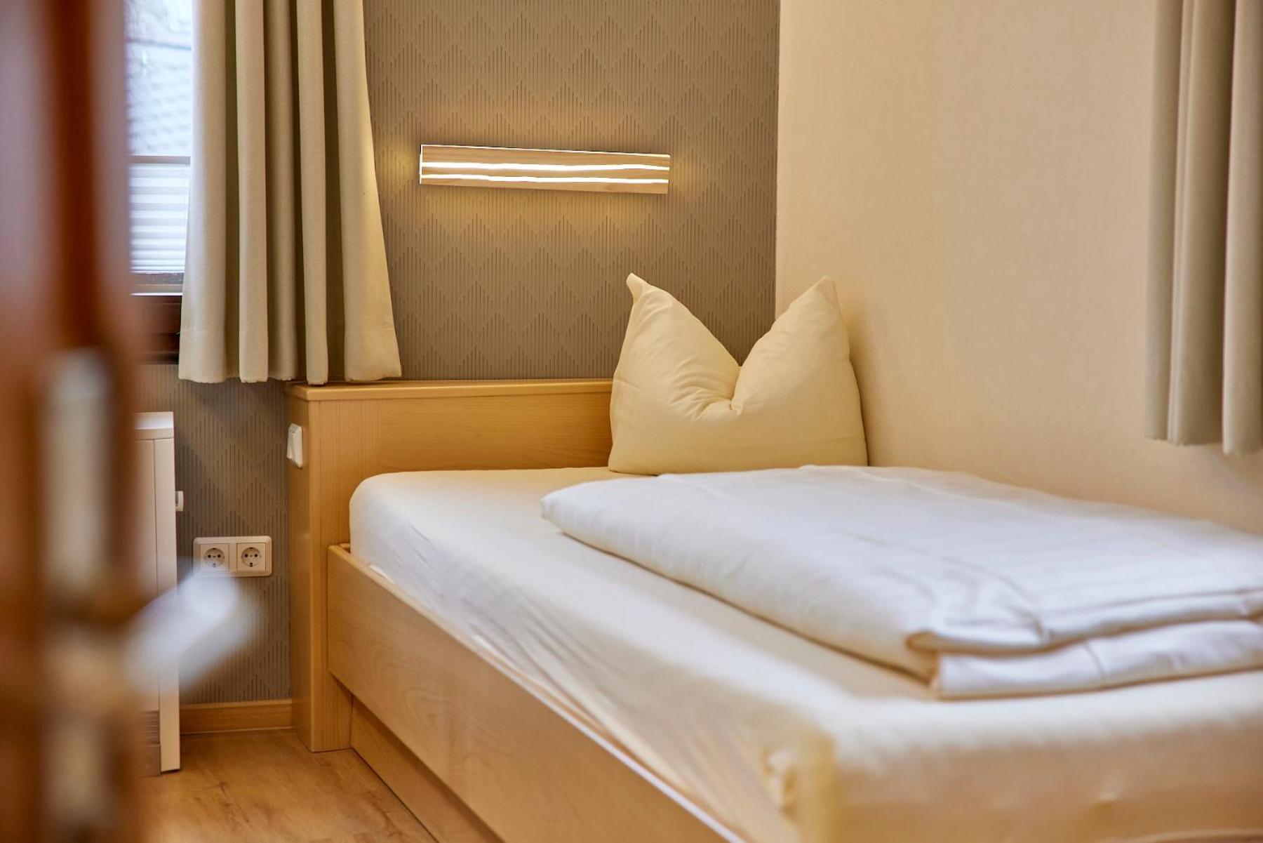 Hotel-Restaurant Ehses Цельтінґен-Рахтіґ Екстер'єр фото